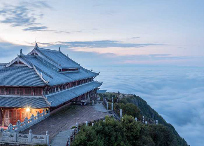 成都耍安逸，租辆福田图雅诺！这面包车里，装着整个川西的烟火气-第2张图片-成都租车公司